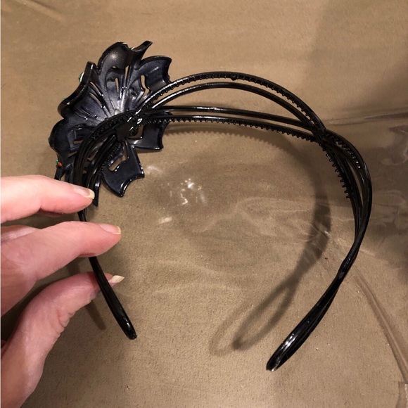 Beautiful Green Flower Headband - Picture 4 of 4